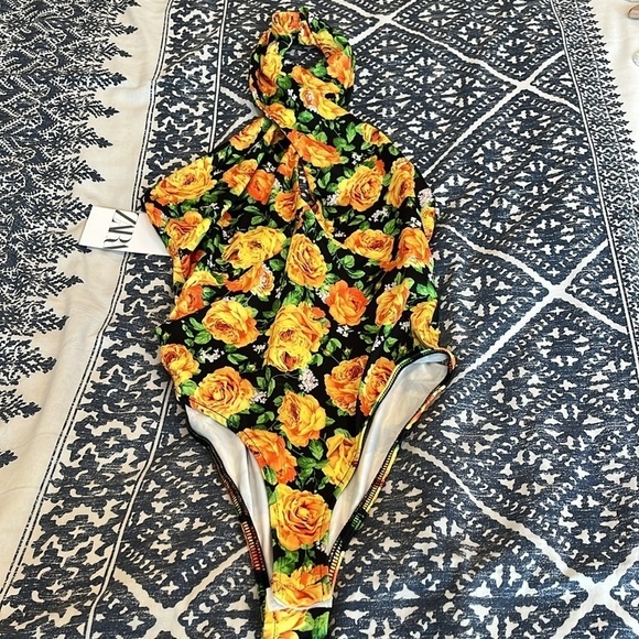 Zara 90s Roses Floral Twist Halter Bodysuit NWT Size S - Picture 4 of 6